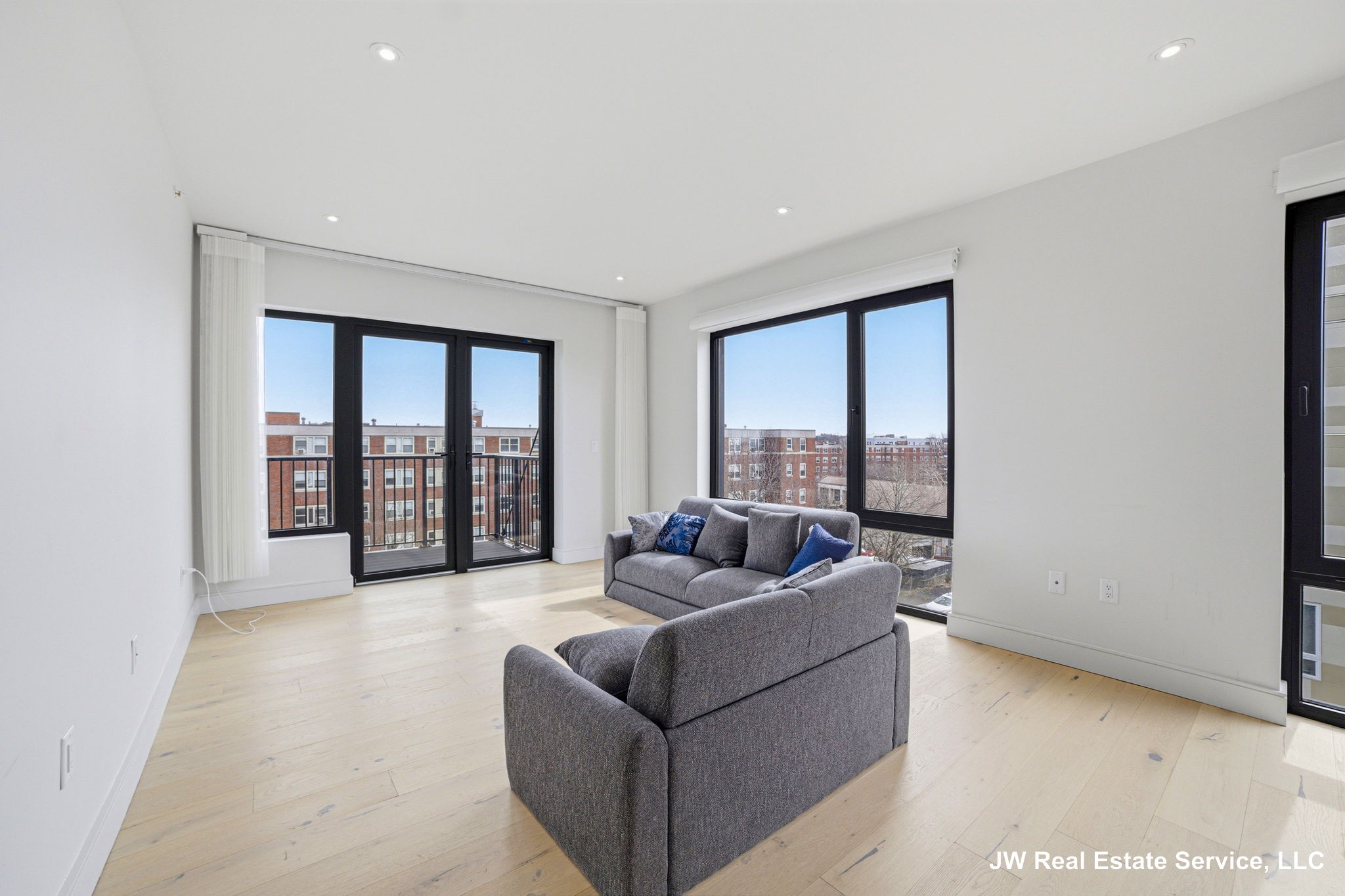 1 nevins hill way — Brighton