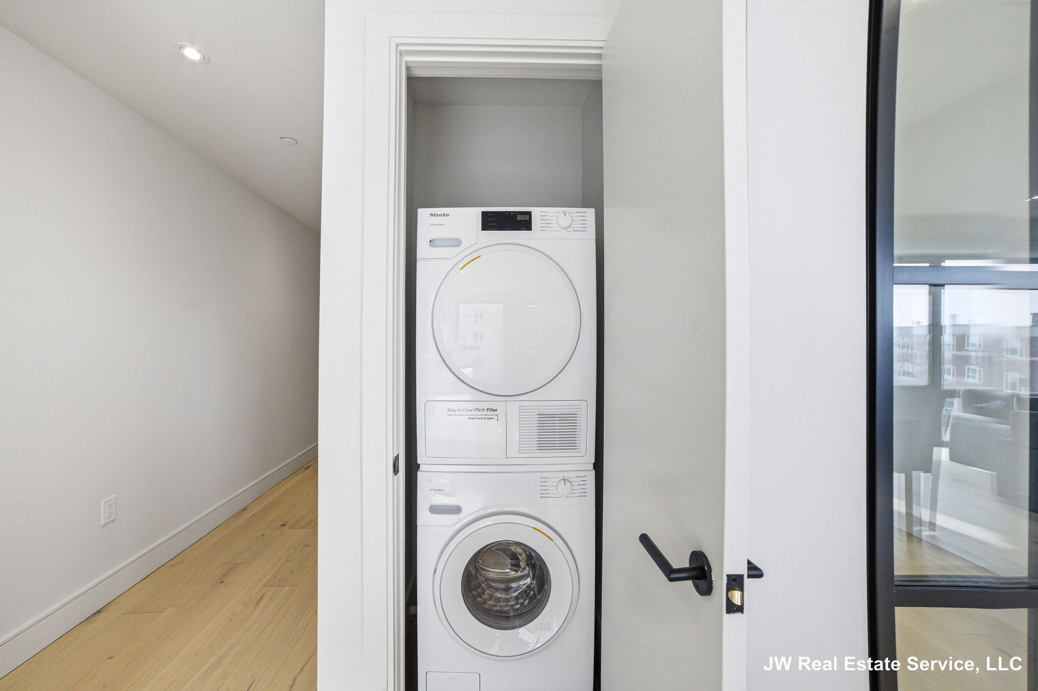 1 nevins hill way — Brighton
