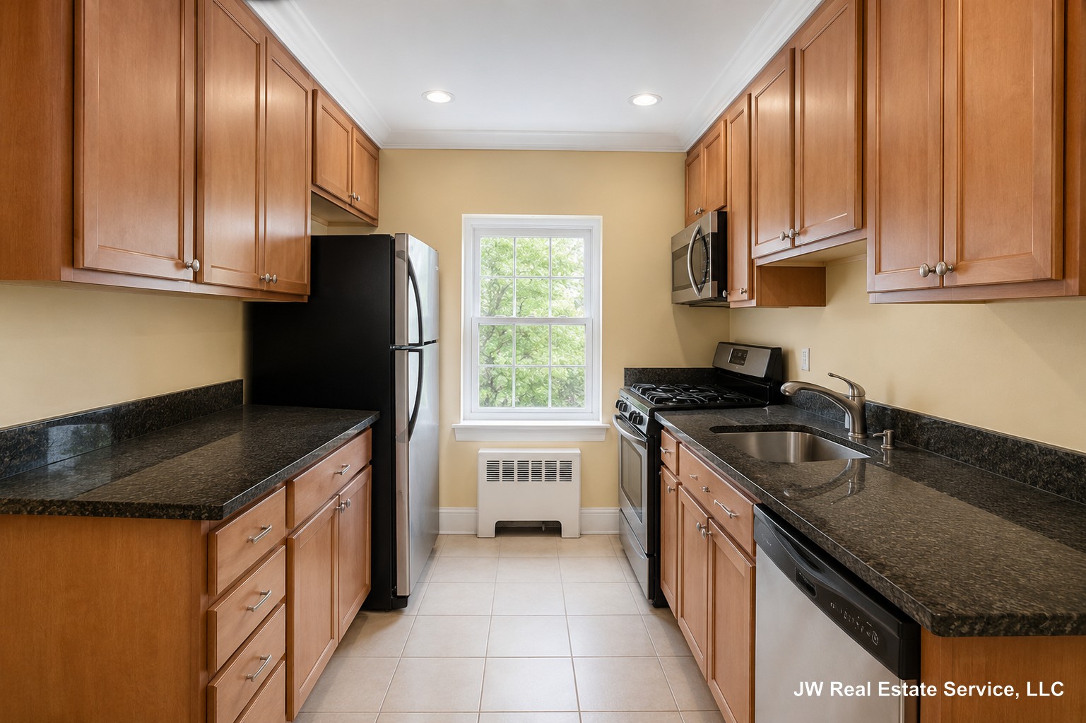 Photo 2 of 652 Washington St. Unit 3