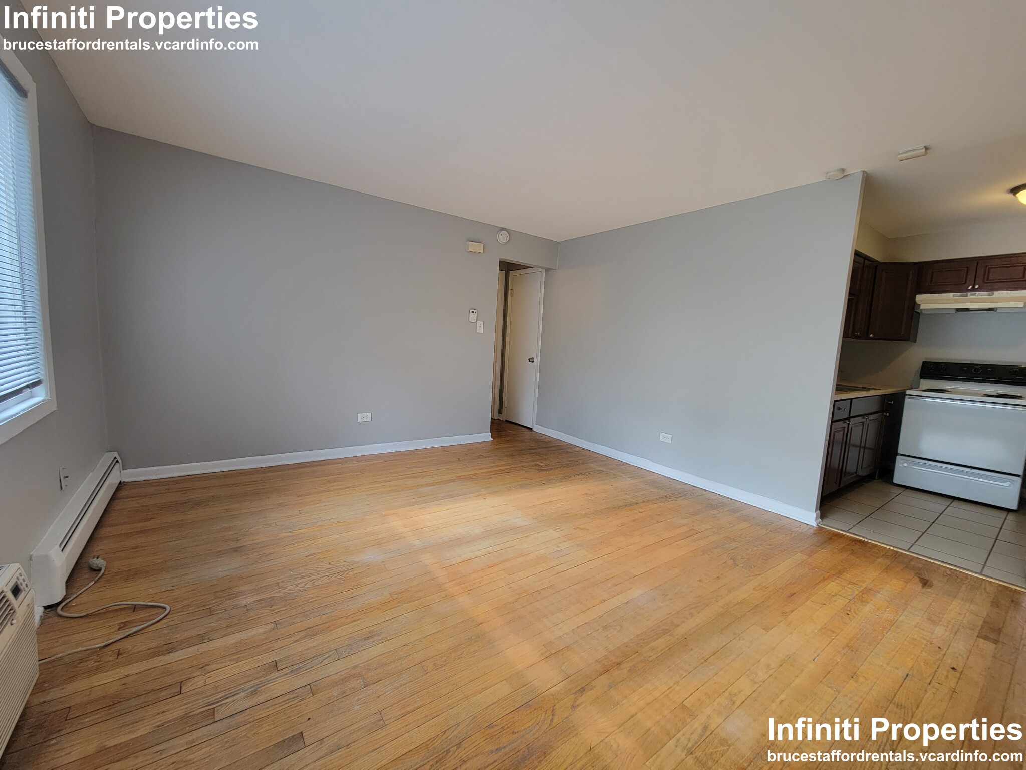 10720 South Ridgeland Ave. - 1,400USD / month