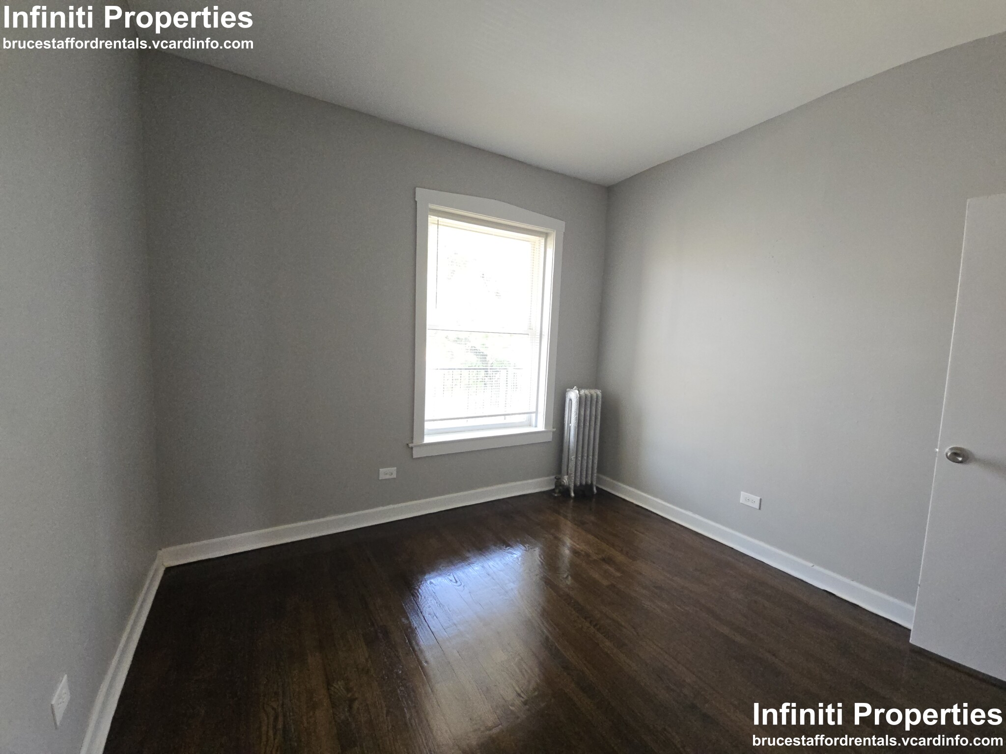 4530 South Calumet - 2,200USD / month