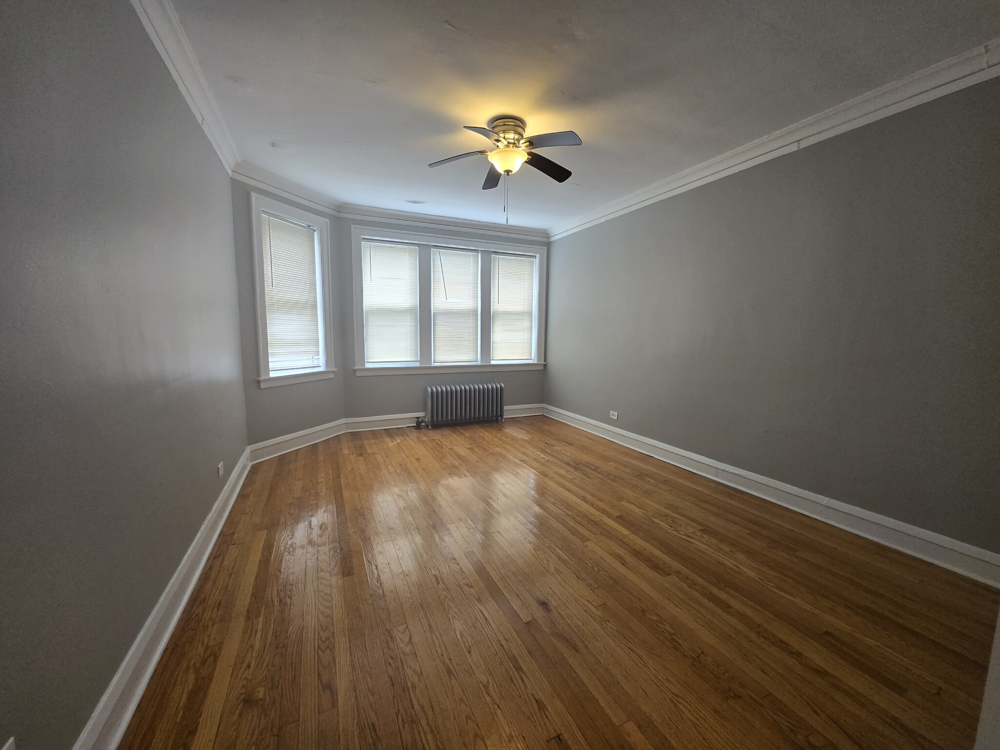 654 East 81st, Chicago, IL - 1,250 USD/ month