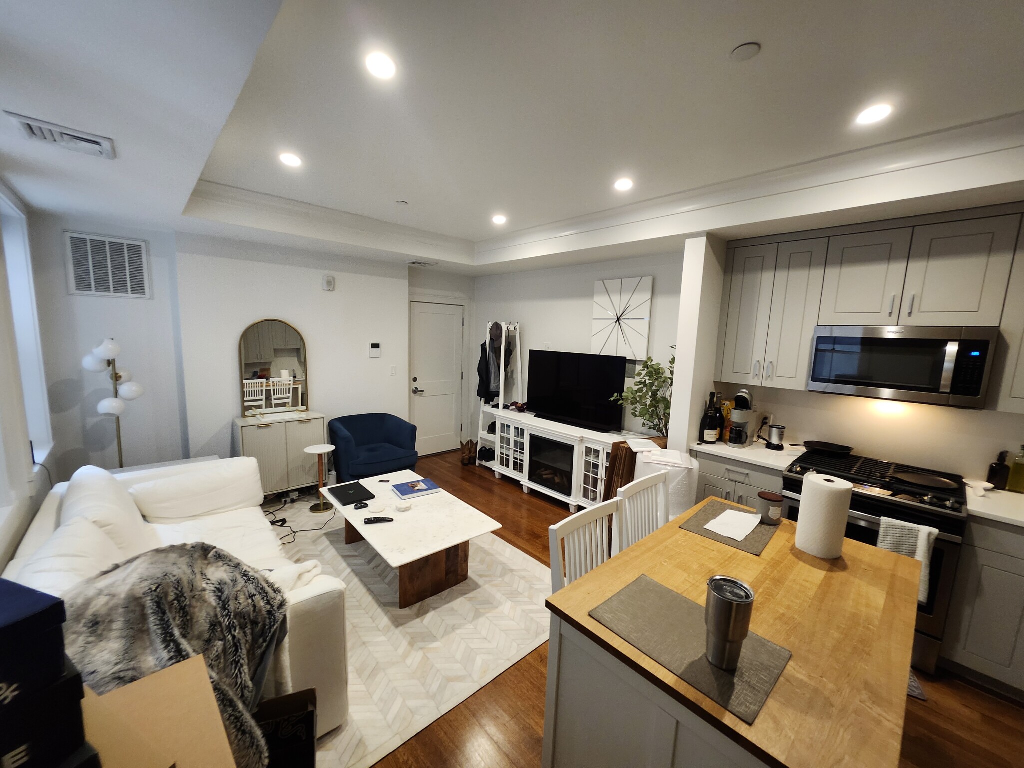 https://ygl-photos.s3.us-west-004.backblazeb2.com/9888W680007a065746.jpg