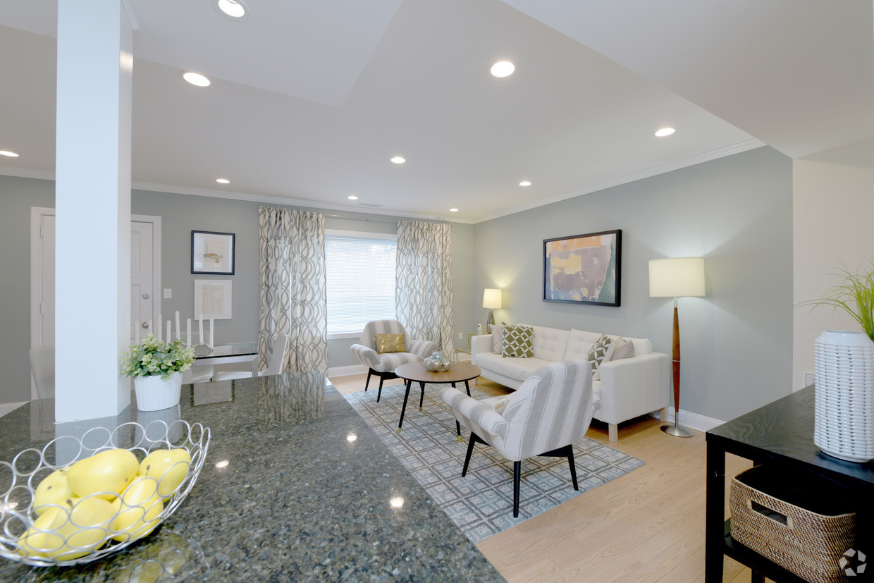 1 bed, 1 bath apartment for rent at 121 Gerry Rd Unit 0, Brookline Hills — photo 3 of 7