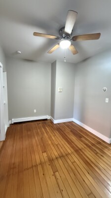 75 Division St., #1, Chelsea - ที่พักนักศึกษาในเคาน์ตี้ซัฟฟอล์ค - 1 Bed / 1 Bath